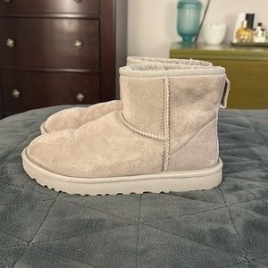 Mini Ugg Size 8 Light Grey